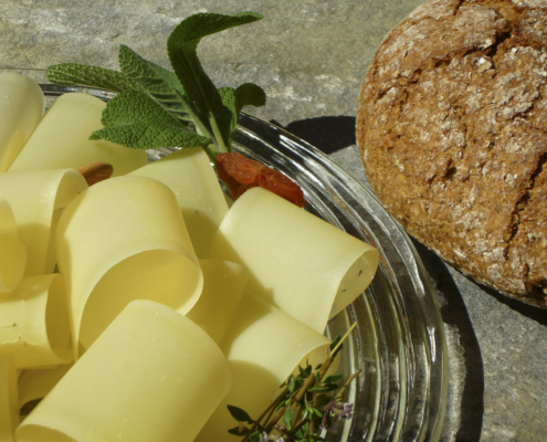 Hobelkäse mit Walliser Roggenbrot